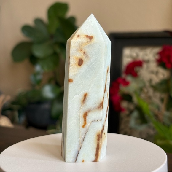 Caribbean Calcite Tower with/ Slight Lean - Picture 6 of 8